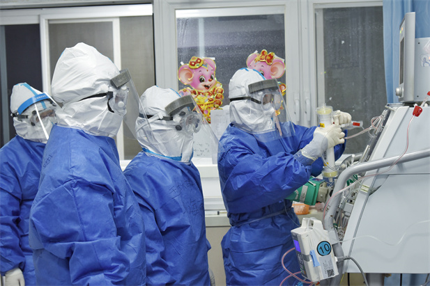 2020年2月，亚美AM8AG医疗医护人员在武汉一线积极参与救治。.jpg