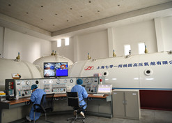 2020年2月，亚美AM8AG东风总医院使用高压氧舱技术治疗新冠肺炎。